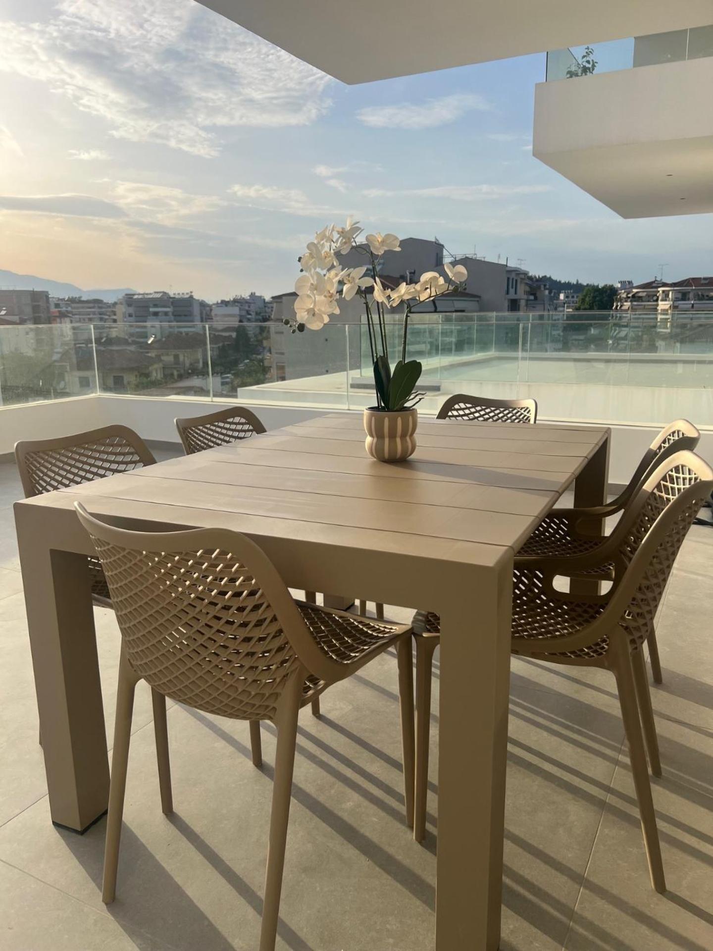 White Luxury Apartment ตริกาลา ภายนอก รูปภาพ